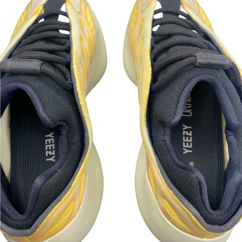 The adidas Yeezy 700 V3 ‘Safflower great condition! - Picture 10 of 12